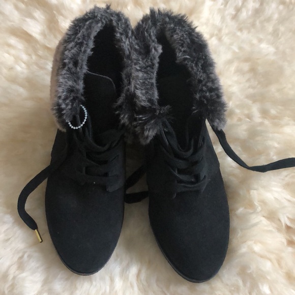 COLE HAAN wedge heel faux fur-cuff lace up booties. Black size 5 1/2 B. - Picture 5 of 14